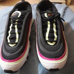 Nike Air Max Plus Tennis Shoes